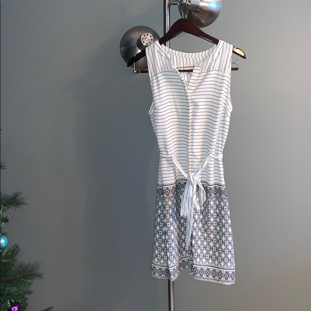 A New Day 🆕 soft/flowy dress with belted waist